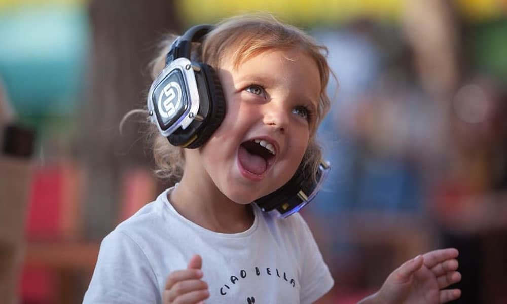 Silent Party für Kinder mit bunten LED-Kopfhörern von Silentsystem