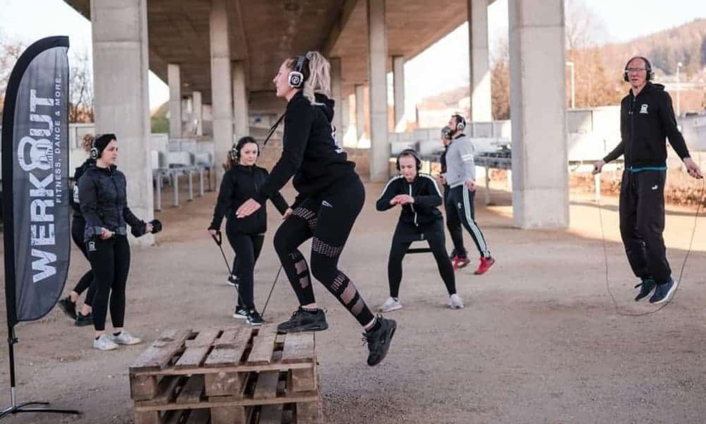 Street workout Silent Fitness, Street Workout mit kabellosen Kopfhörern von Silentsystem
