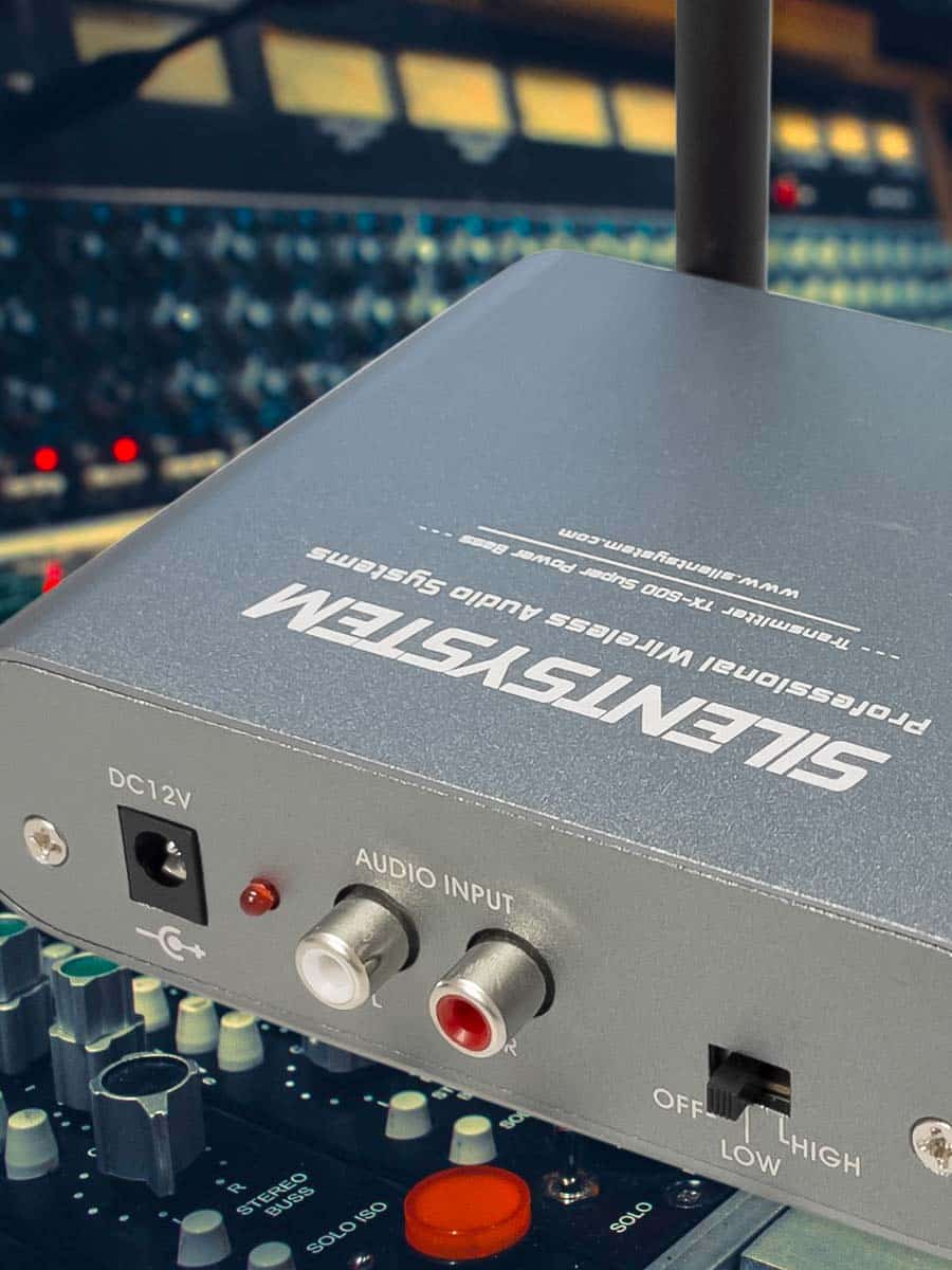 RF-Sender von Silentsystem an einem Mischpult angeschlossen